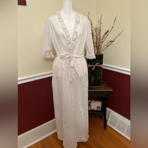 Vintage Rare Retro 60’s/70’s White Eyelet Cotton Lace Wrap Long Robe Cov…